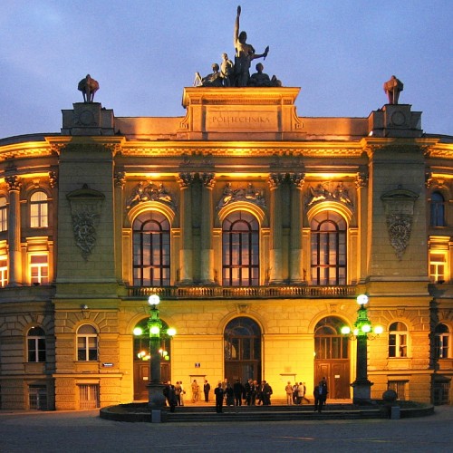 Politechnika Warszawska położy większy nacisk na zajęcia praktyczne i nowe formy nauczania