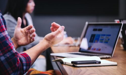Korzyści wdrożenia systemu elektronicznych wniosków urlopowych dla pracodawców i pracowników.