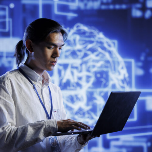 Ile zarabia specjalista CyberAI w 2025 r.?